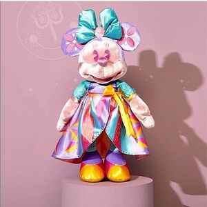 NWT Disney Parks Minnie Mouse Main Attraction Small World Limited Release Plush
